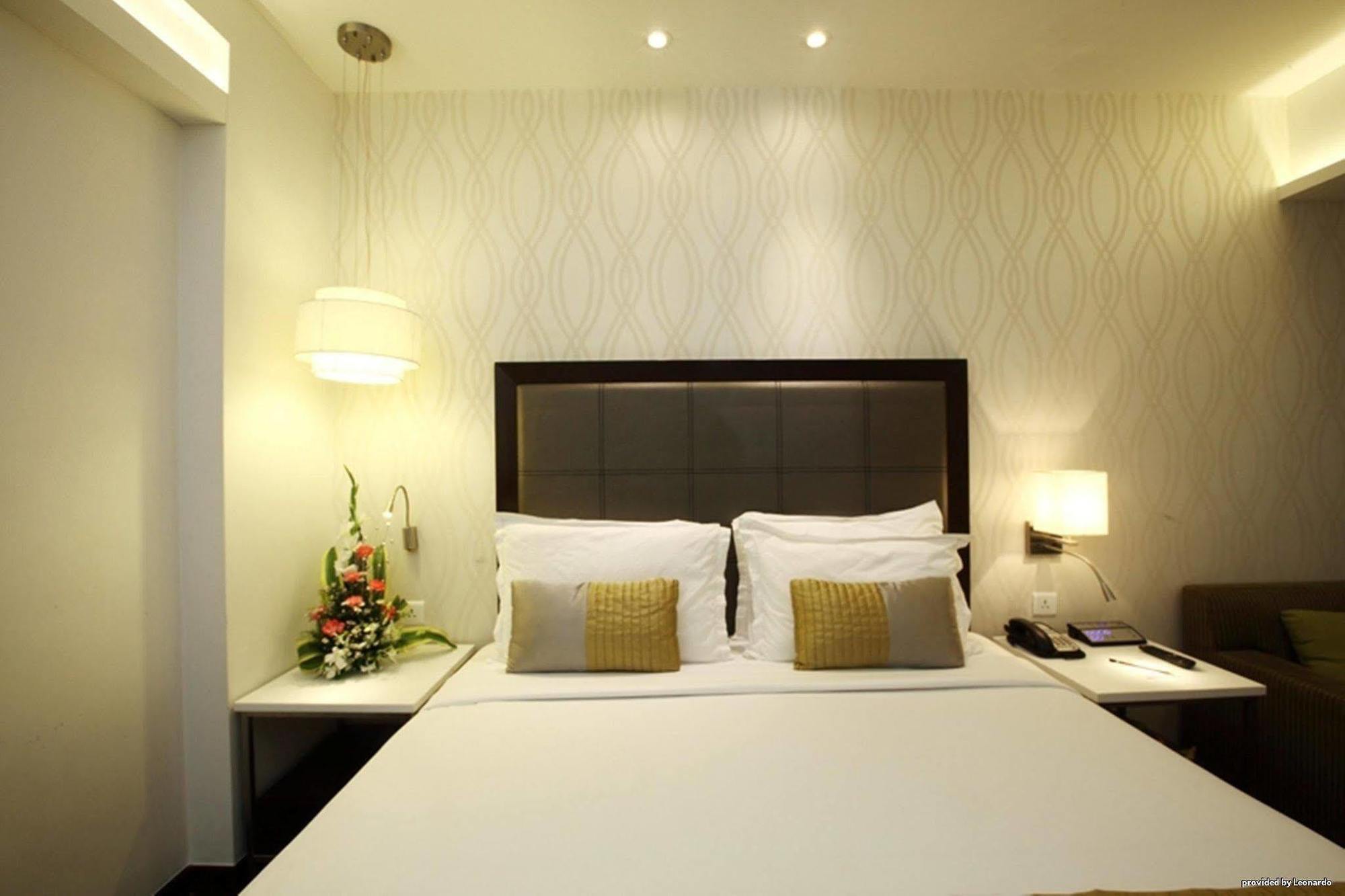 The Sahil Hotel Bombay Eksteriør billede